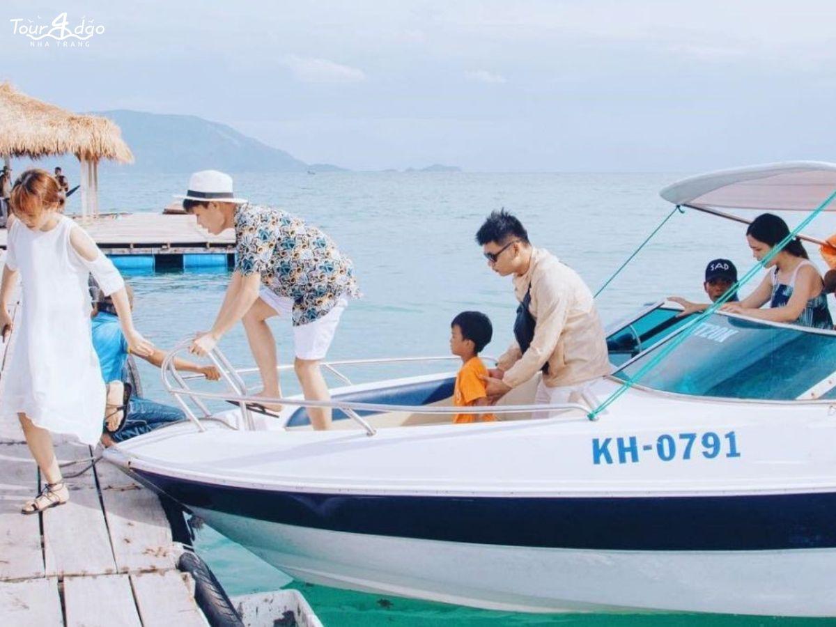 kinh nghiệm thuê cano đi 4 đảo nha trang